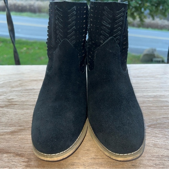 Coldwater Creek Walk With Me Black Suede Perforated Ankle Booties Women’s Sz 8M - Picture 3 of 11
